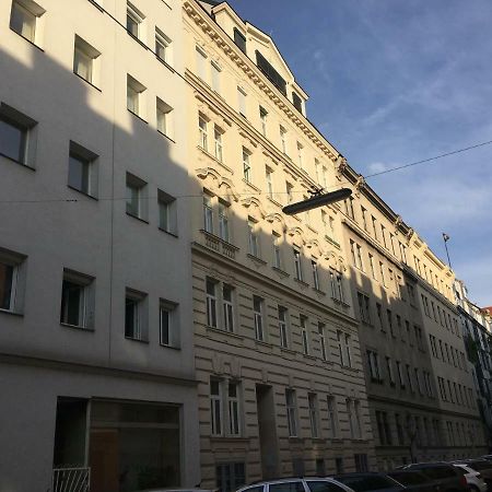 Mava Apartments Wina Bagian luar foto