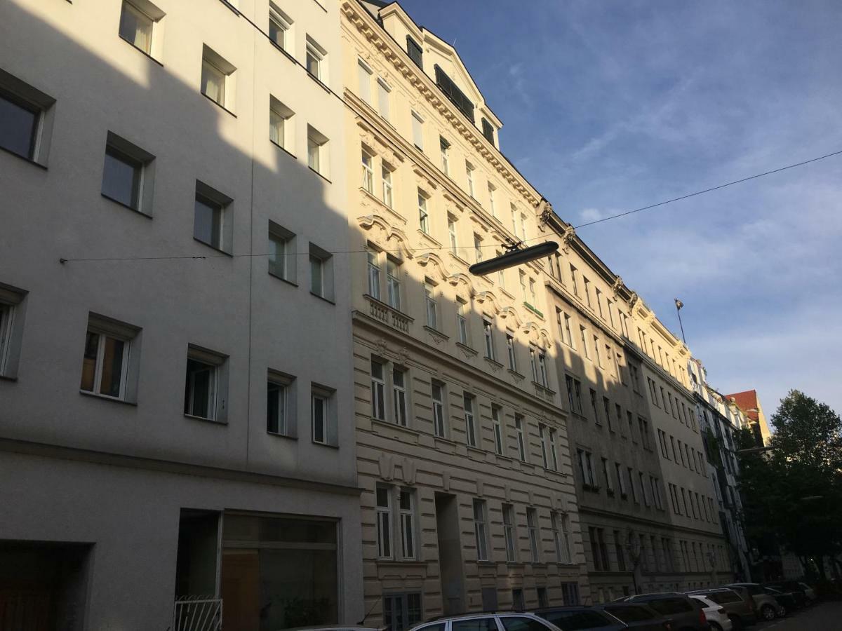 Mava Apartments Wina Bagian luar foto